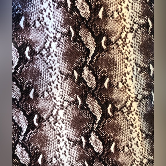 Gorgeous Pleather Snakeskin Skirt from entro Size Medium Vegan Friendly - Picture 5 of 8